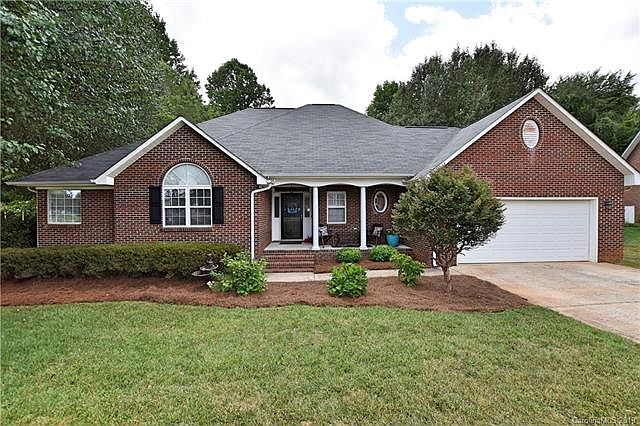 1st image of 116 Silver Birch Ln