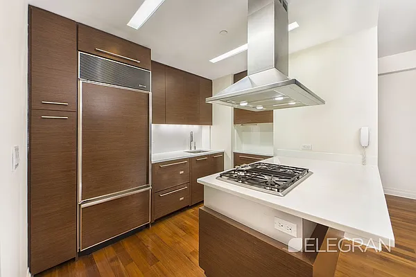 Sold by (Legacy) Elegran | media 2