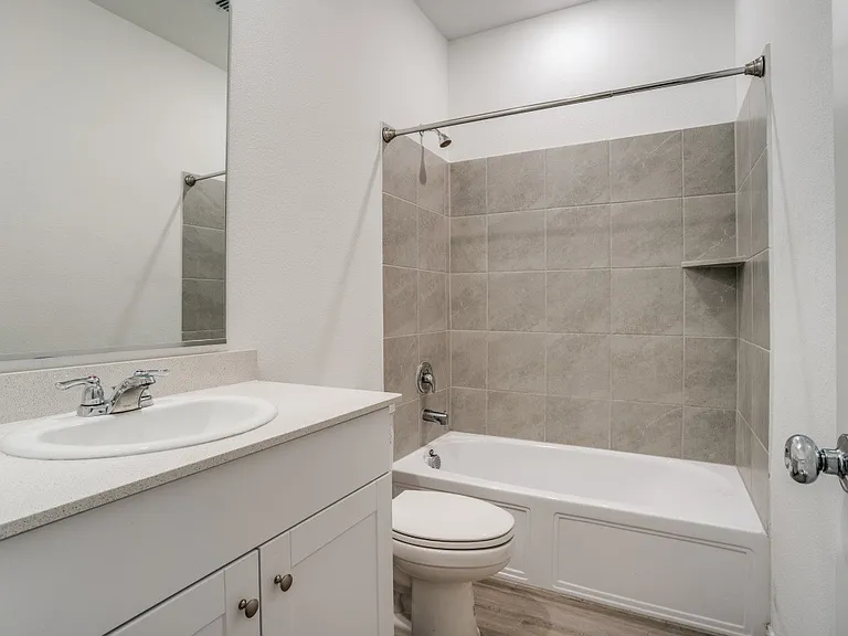 4913 Sagerun Dr — Photo 17