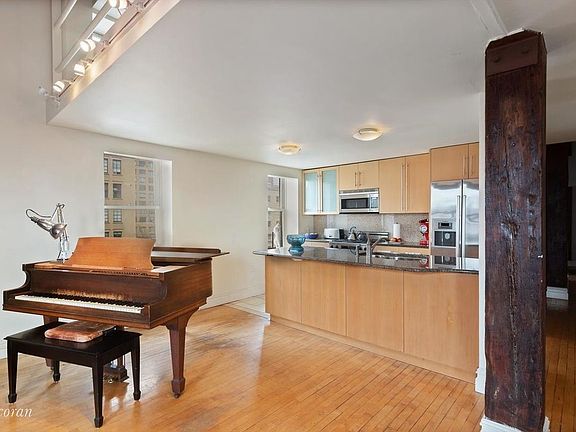3rd image of 35 Bethune St #Phd