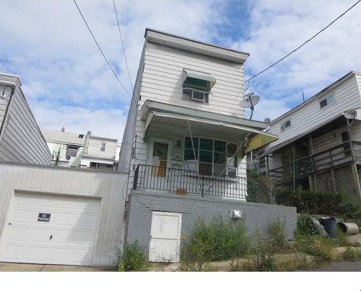 1st image of 307 W Poplar St
