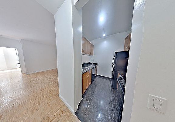 4th image of 63 Wall St APT 512