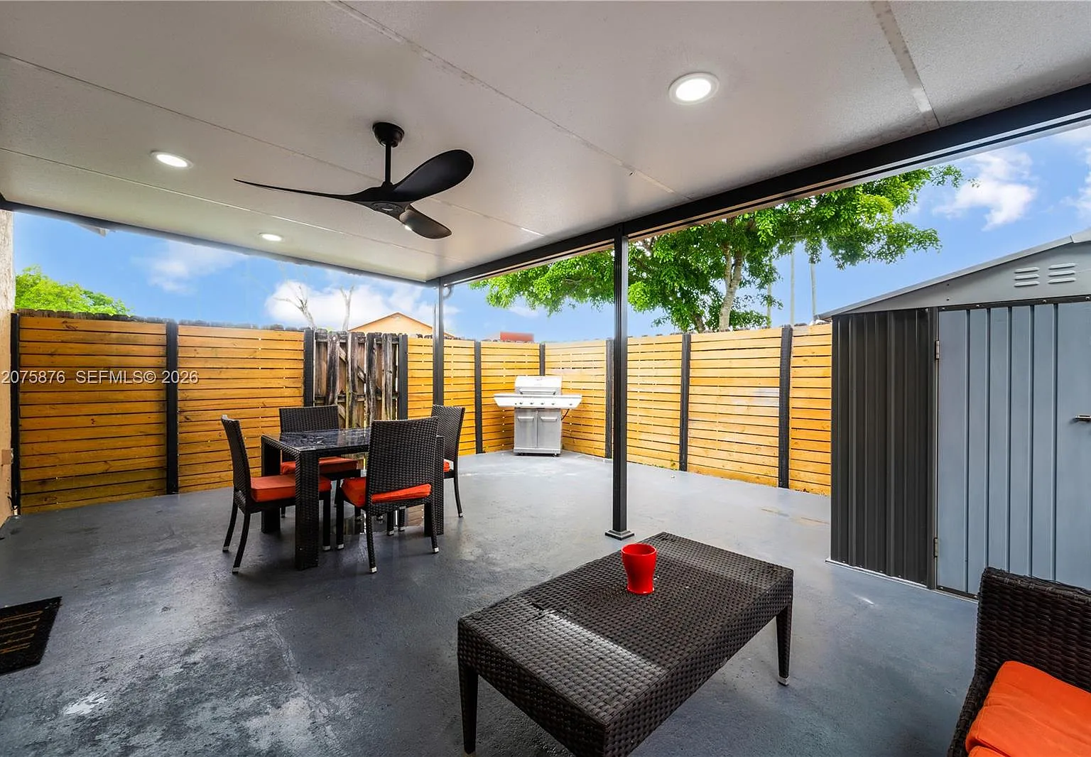 Country Lake Manors Townh — Photo 1