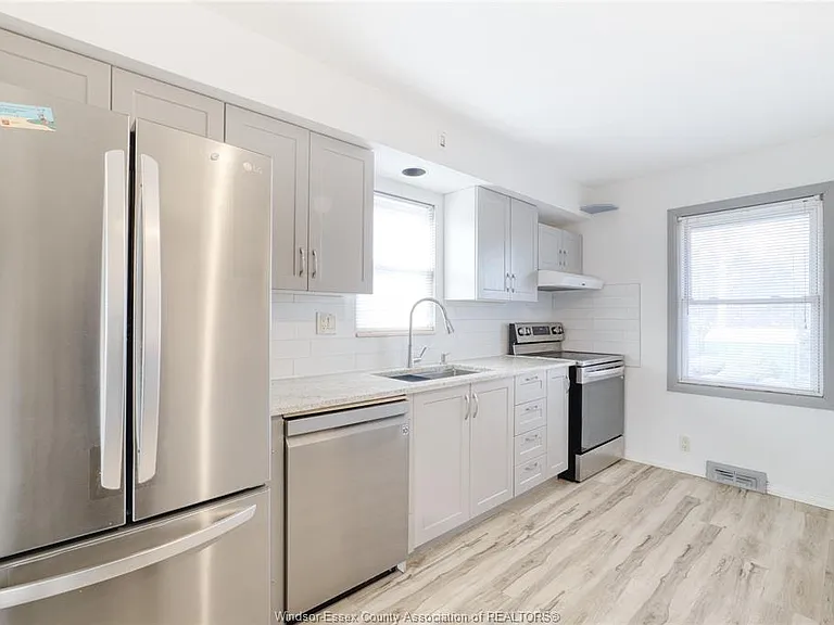 3858 Hillcrest Blvd — Photo 6