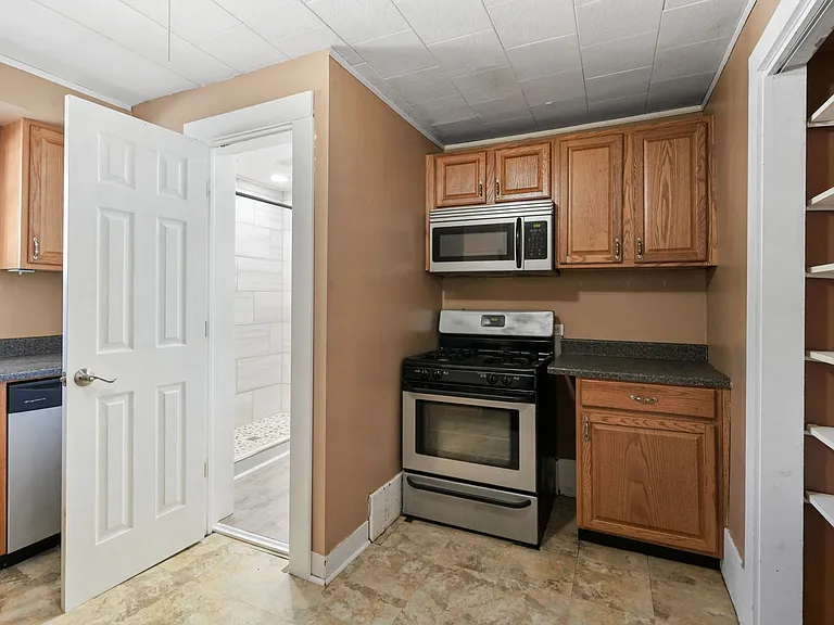 47 Rotary Ave #1 — Photo 14