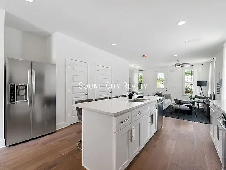 806 Briar Cir — Photo 6