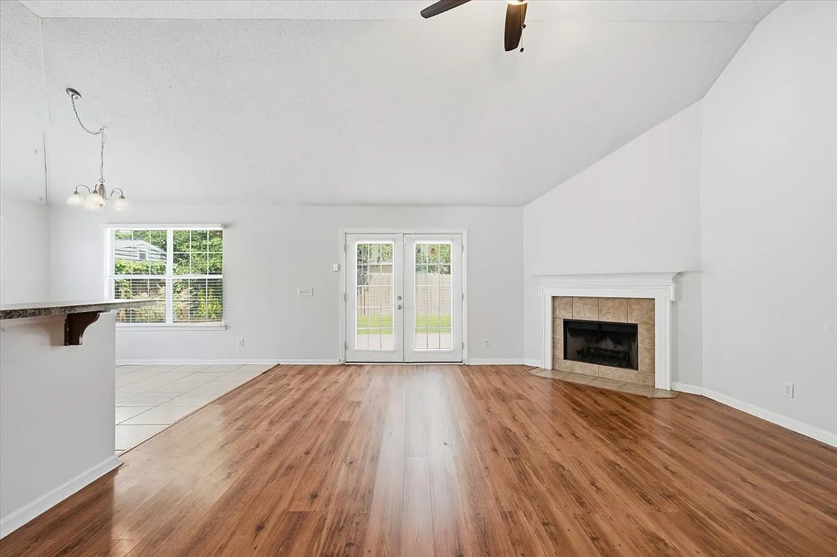 37 Dianne Mackenzie Way — Photo 4