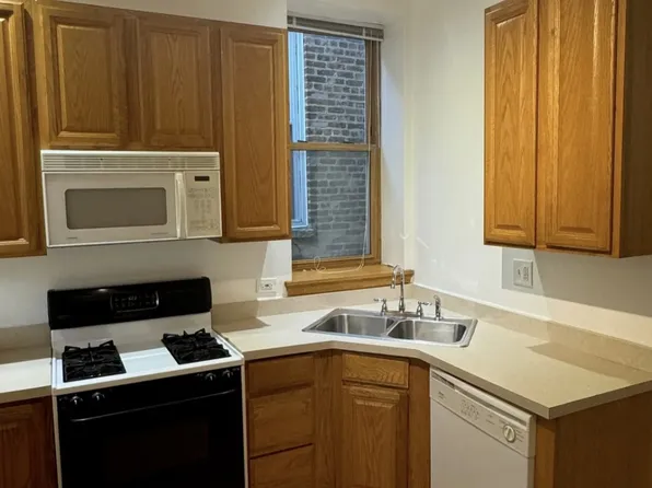 2424 W Polk St #2W, Chicago, IL 60612
