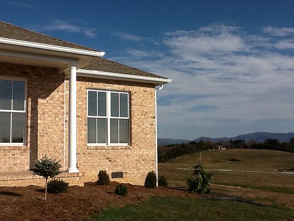 4th image of 102 Briar Creek Cir