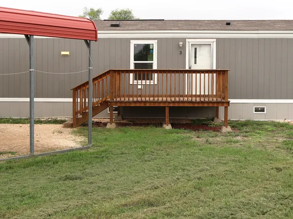 641 Bobwhite Loop Unit 3, Uvalde, TX 78801