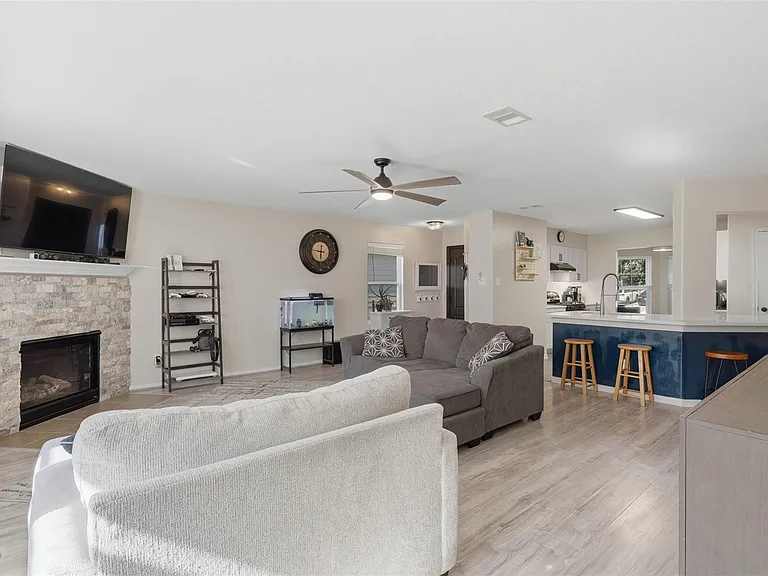 16852 Greenhouse St — Photo 7
