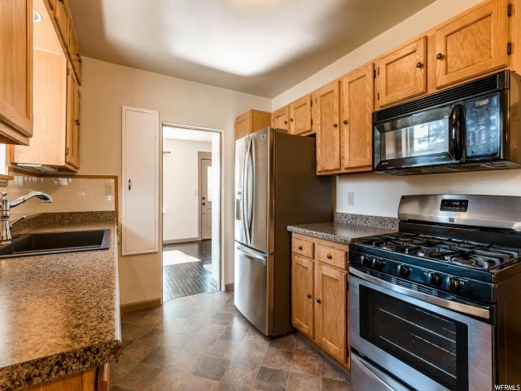 3 bed, 1500 sqft, $2,495 — Photo 2