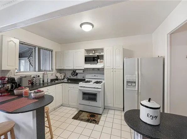 1931 East 52nd Street image 7 of 21