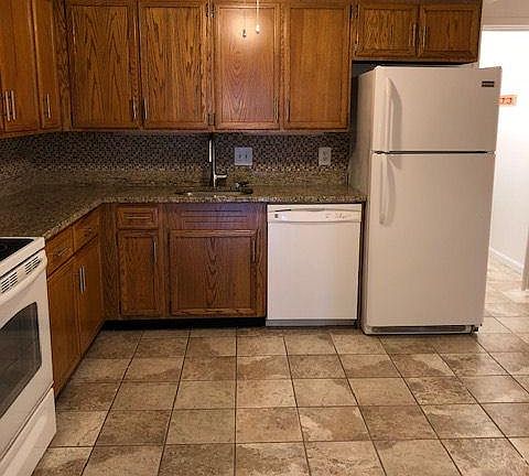 3rd image of 3800 Fairfax Dr APT 813