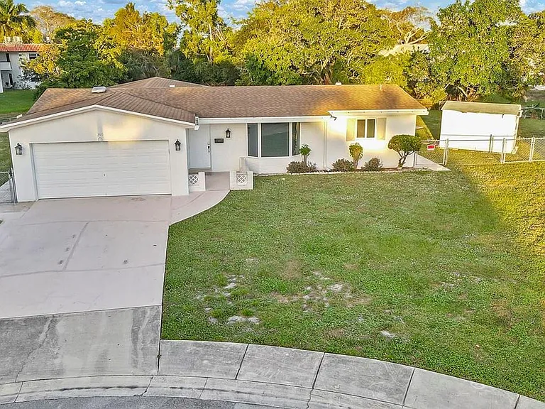 290 NW 65th Ave — Photo 12