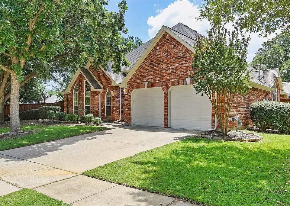 1st image of 3304 Parkwood Dr