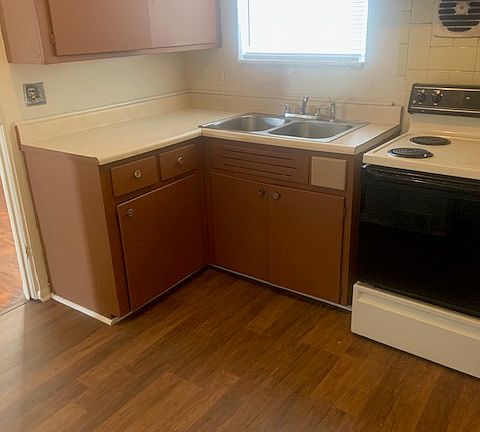 4th image of 15300 Miller St