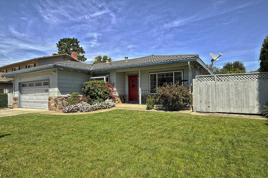2nd image of 1554 Carmel Dr