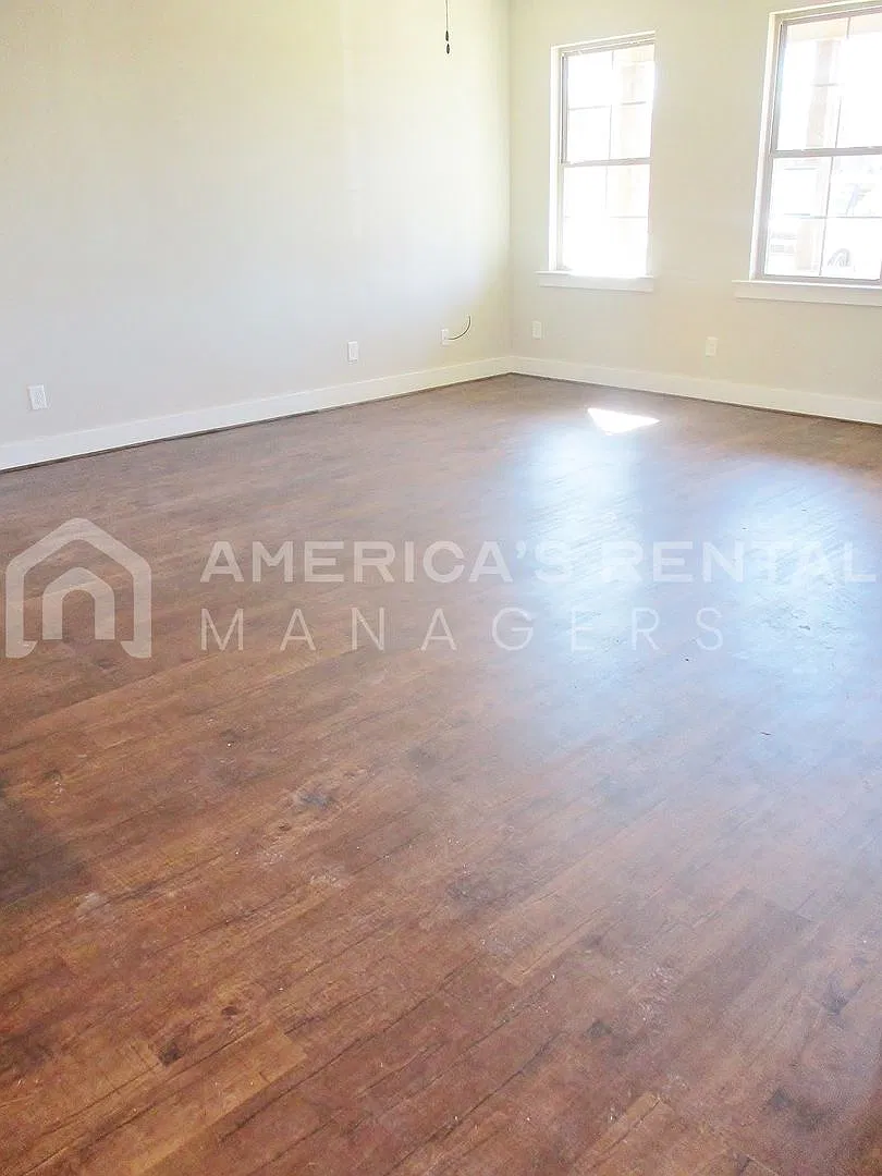 Town Home for Rent in Calera! Available to View with 48 Hour Notice — Photo 3