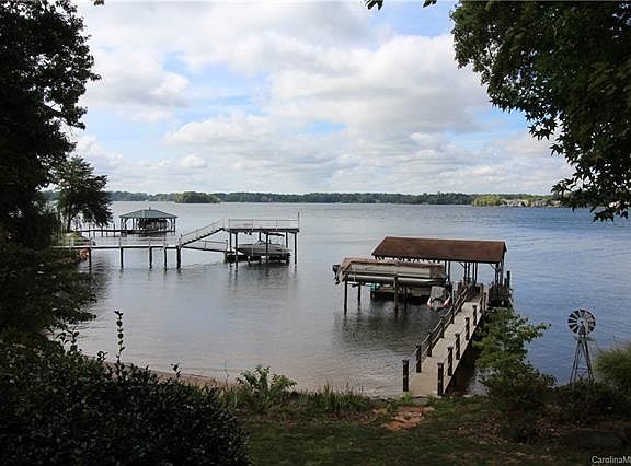 3rd image of 123 Strawpocket Ln