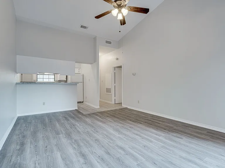 1908 San Antonio St #306 — Photo 9