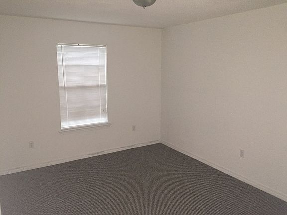 5th image of 15290 Camelot Dr