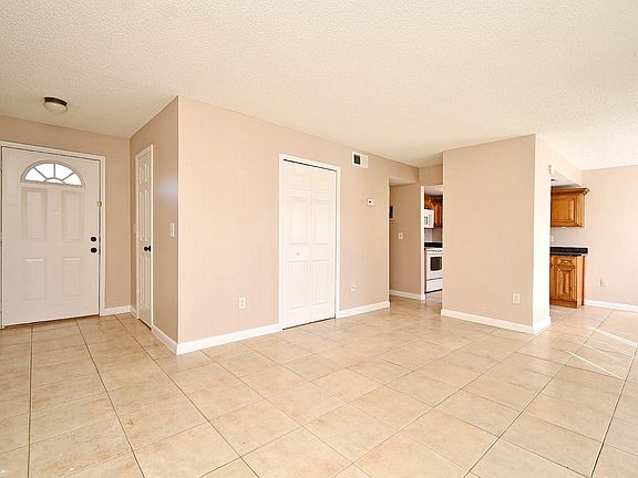 2nd image of 121 Lori Anne Ln #121