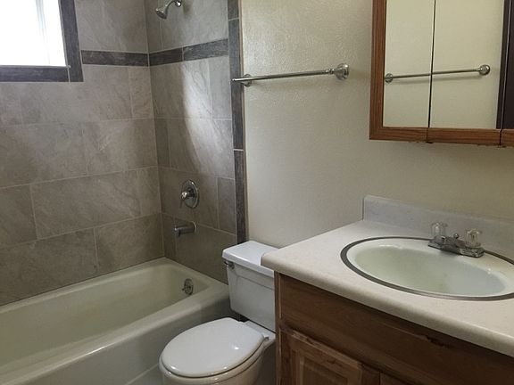 5th image of 712 S 1st St W APT B