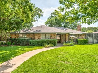 2116 Westbrook Dr, Grapevine, TX 76051