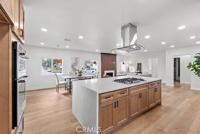 1421 E Norwood Pl — Photo 6