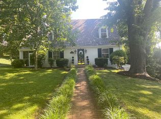 209 Overlook Rd, Staunton, VA 24401