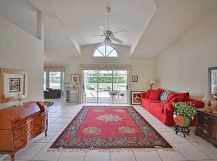 10163 Regent Cir, Naples, FL 34109