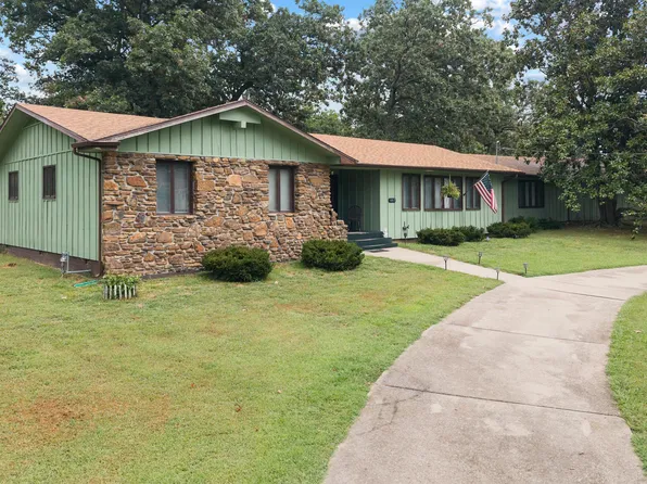 1017 Chinquapin Street, Cassville, MO 65625