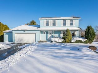 11 Sweet Acres Dr, Rochester, NY 14612