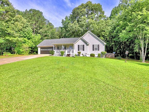 3rd image of 300 Willow Ln