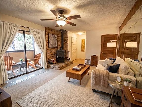 4th image of 3096 Lakeview Dr