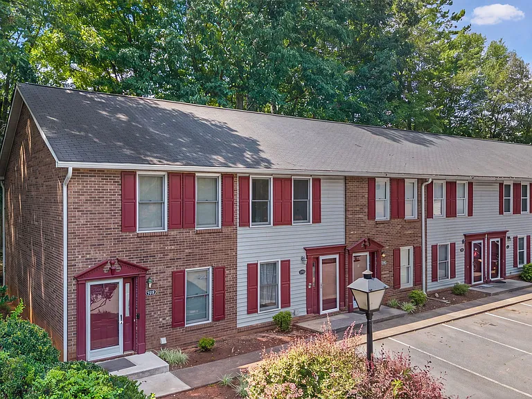5918 King Charles Ct — Photo 2
