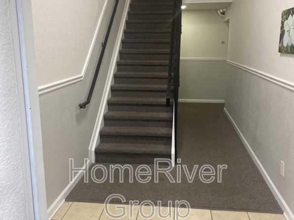 215 Seahorse Dr SE #C