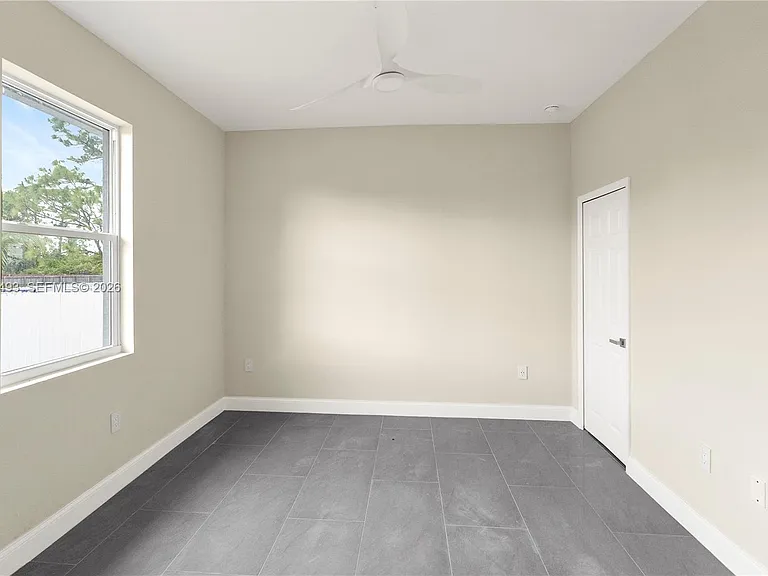 1043 Albert Ave — Photo 44