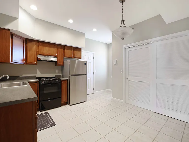 5200-5208 Wilson Ave #5204 — Photo 10