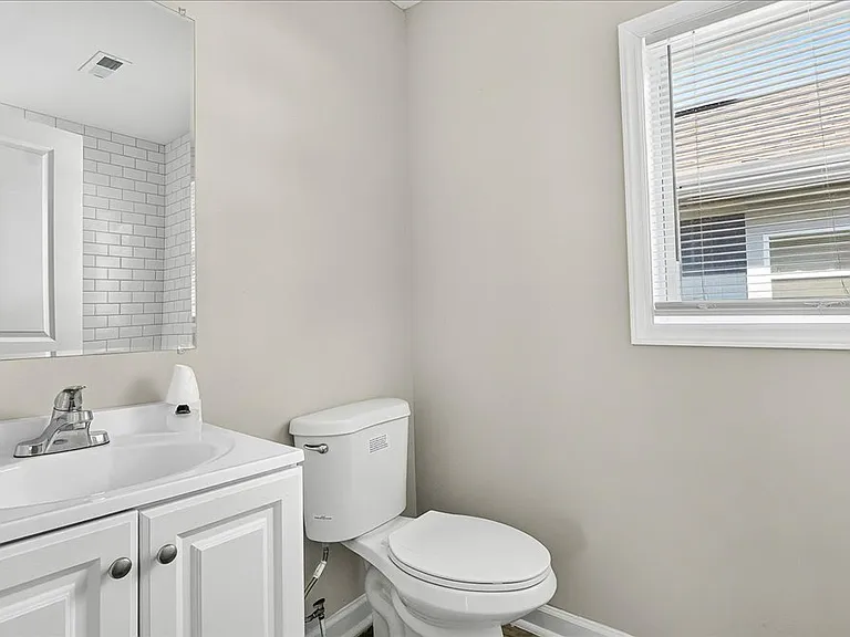 403 Spring Ct — Photo 11