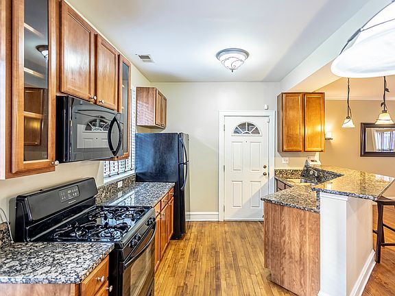 4th image of 221 N Oak Park Ave APT 1W