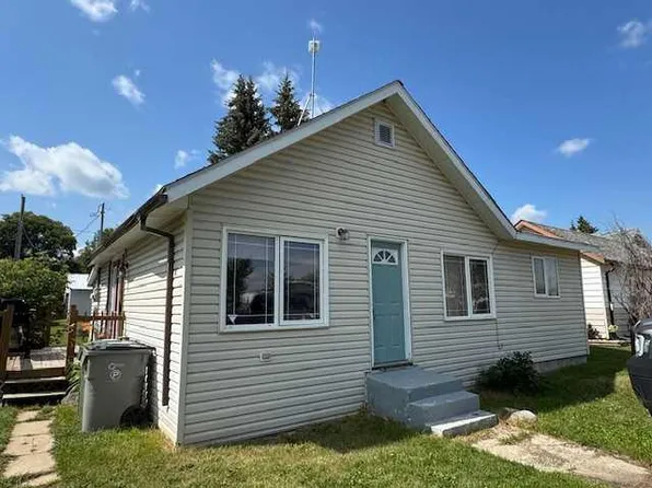 208 E 1st St W, Lashburn, SK S0M 1H0
