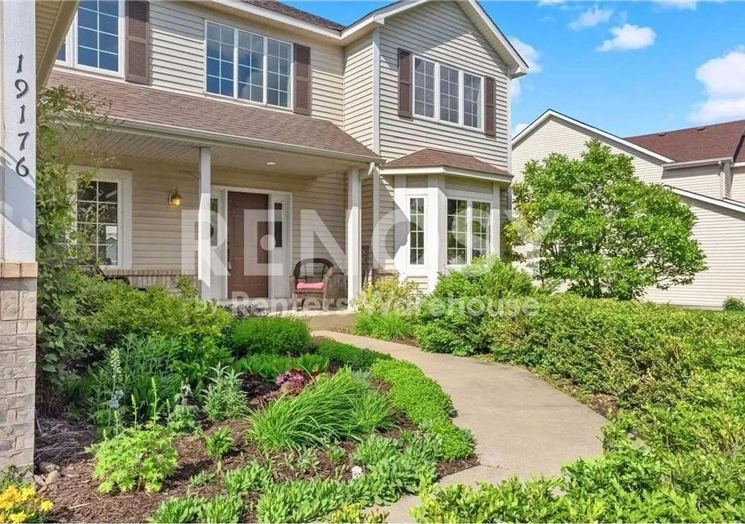 Available August 1st 7 Bedroom 4 Bath Single Family Home in Lakeville — Photo 1