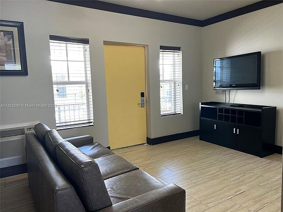 2nd image of 1330 Pennsylvania Ave Unit 305