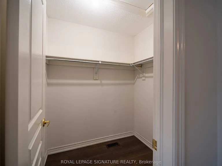 5570 Meadowcrest Ave — Photo 16