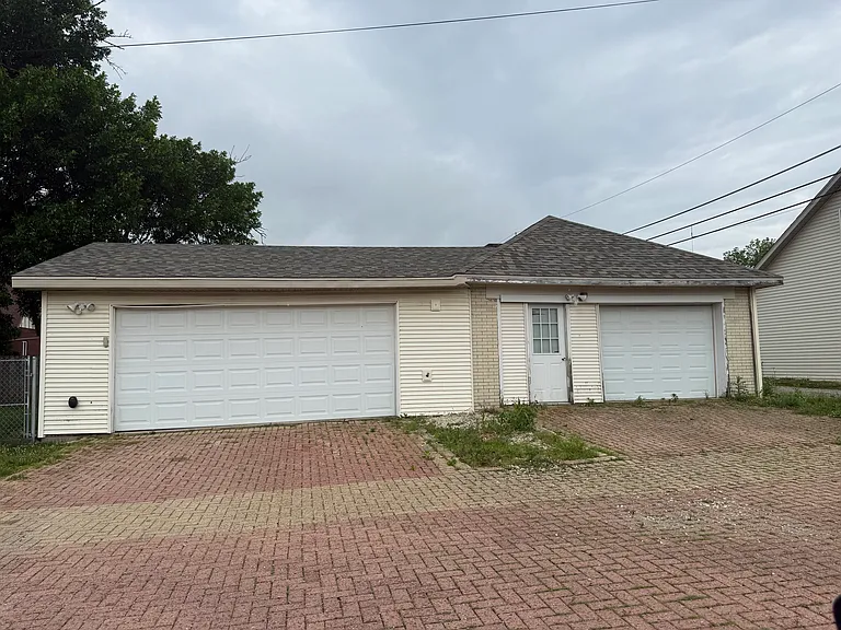 505 W Station St — Photo 10