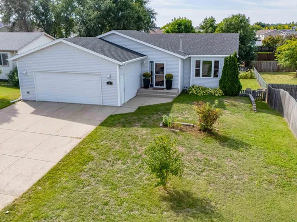 5 Humbert Dr, Bismarck, ND 58504