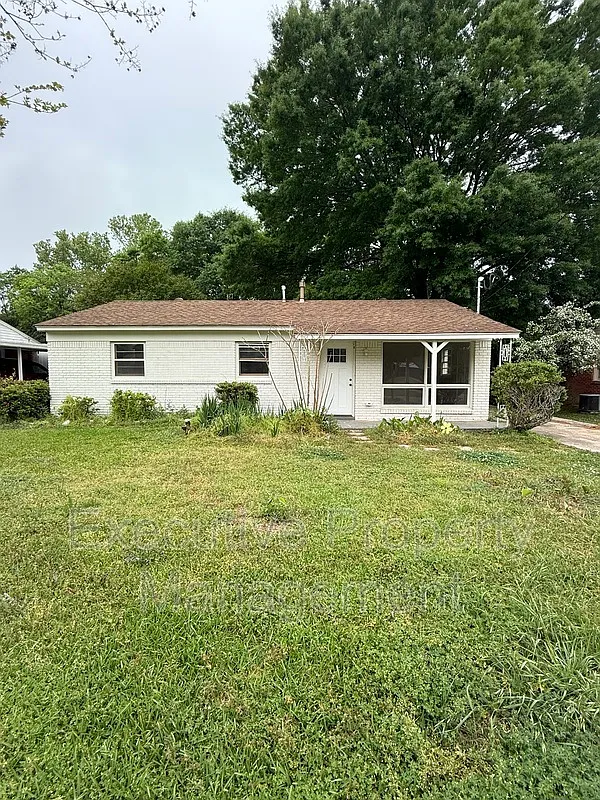 3 bed, 1.0 bath, 1000 sqft, $1,200 — Photo 1