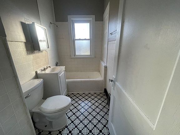 2nd image of 6616-6618 N 56th St
